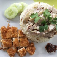 ออก้าส์ข้าวมันไก่