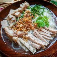 ก๋วยจั๊บญวนอุบล ป้าพร (เจ้าเก่าพัทยาสาย3)