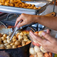 ร้านลูกชิ้นป้าปุ๋ย  สาขาตลาดรวมโชค ฟ้าฮ่าม