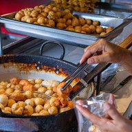 ร้านลูกชิ้นป้าปุ๋ย  สาขาตลาดรวมโชค ฟ้าฮ่าม