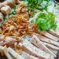 ก๋วยจั๊บญวนอุบล ป้าพร (เจ้าเก่าพัทยาสาย3)