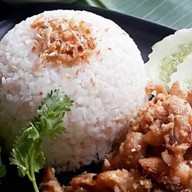 ทิชา หรอยรึงรัง ( ข้าวมัน อาหารตามสั่ง  )