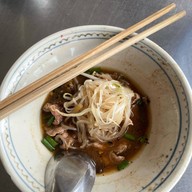 เมนูของร้าน ก๋วยเตี๋ยวเรือปากเจ่อ แยกบางคูวัด