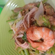 สุกี้เรือนเพชร (ราด-รี); ข้าวไข่เจียว+น้ำพริก+ผัก..ตามสั่ง (เครื่องแกงใต้)