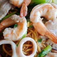 ราดหน้าเยาวราช(ตรงข้ามไปรษณีย์สกลนคร)(ไม่มีสาขาอื่นนะค่ะ)