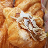 Like Italy Cafe-Bakery Phra Arthit Road