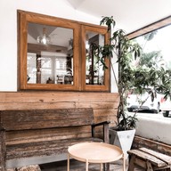 Laan-Tim's Cafe'&Gallery