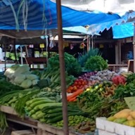 กะนิงผักสดตลาดมะกรูด