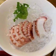 R-แหนมเนือง and อาหารญี่ปุ่น Oshinei