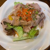 R-แหนมเนือง and อาหารญี่ปุ่น Oshinei