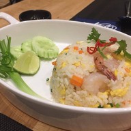 R-แหนมเนือง and อาหารญี่ปุ่น Oshinei