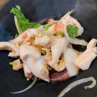 R-แหนมเนือง and อาหารญี่ปุ่น Oshinei