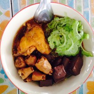 ก๋วยเตี๋ยวไก่มะระบุฟเฟ่ต์สะพานชมพู