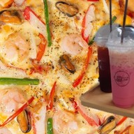 T T M CAFE' สาขา3  พิซซ่าสูตรพิเศษ กาแฟสดหอมอร่อย ชานมไต้หวันไข่มุก สาขา3 ถนนพัฒนาชนบท3