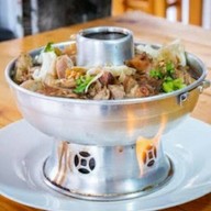 ครัวคุณต้อม เตี๋ยวตุ๋นหม้อไฟ