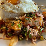 ครัวริมคลอง (ข้างวัดศาลาแดง)