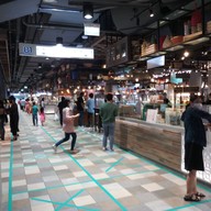 หน้าร้าน ข้าวมันไก่ซั่งไห่…. …..