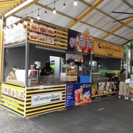 หน้าร้าน ลูกชิ้นจัง ปตท วีพลัส ลูกชิ้นจัง ปตท เทพารักษ์ .8