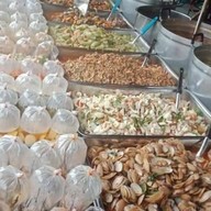 ร้านข้าวแกง บ้านใหญ่ (ร้าน2 ซ้ายมือ)