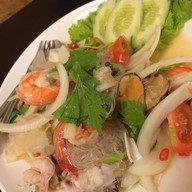 เมนูของร้าน เจ้เดือนยำปากปลิ้นและตามสั่ง