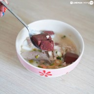 ก๋วยจั๊บป้าต้อย (ข้างบ่อน้ำ)