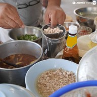 ก๋วยจั๊บป้าต้อย (ข้างบ่อน้ำ)