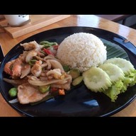 เมนูของร้าน เจ้เดือนยำปากปลิ้นและตามสั่ง