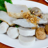 ก๋วยเตี๋ยวลูกชิ้นปลา เฮียเปี๊ยก
