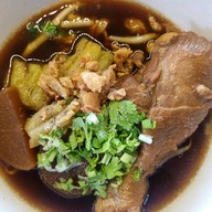 เมนูของร้าน ก๋วยเตี๋ยวไก่มะระ นายสถานี & ข้าวขาหมู