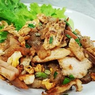 ด.ช.ก๋วยเตี๋ยวลุยสวน คุ้มเกล้า