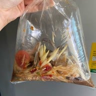 ขวัญใจ ยำมะม่วงปูม้า ตลาดสดโต้รุ่งทวีผล ศูนย์การค้าวรรัตน์