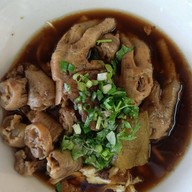 เมนูของร้าน ก๋วยเตี๋ยวไก่มะระ นายสถานี & ข้าวขาหมู
