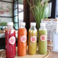 เมนูของร้าน Jeab's Juice น้ำผลไม้สกัดและผลไม้ปั่นเพื่อสุขภาพ