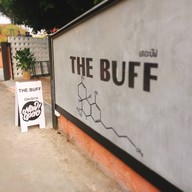 หน้าร้าน The Buff