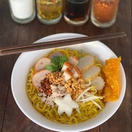 ก๋วยเตี๋ยวต้มยำหมูกรอบ บ้านแพน (โอ๊ตต้มยำ)