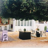 หน้าร้าน The Buff