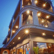 Louder Cafe' health & cuisine