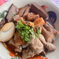 ก๋วยจั๊บเครื่องแน่น ประตู 6