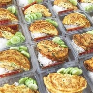 ข้าวกล่อง40บาท เต็นชมพู