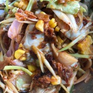 หมูกรอบ ท่าข้าม ข้าวไข่เจียวทรงเครืี่อง