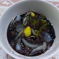 เมนูของร้าน โบ๊กเกี้ย ข้างโรงเรียนวัดบวร