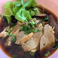 ป้าอุ่ม ก๋วยเตี๋ยวเป็ด กระเพาเป็ดพะโล้