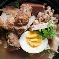 เมนูของร้าน ก๋วยจั๊บญวนอุบล ป้าพร (เจ้าเก่าพัทยาสาย3)