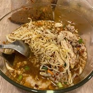 เล็กใหญ่ ก๋วยเตี๋ยวต้มยำโบราณ  GrabKitchen ทองหล่อ