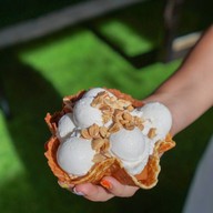 ไอศครีมกะทิสด 50ปี ซ.เนิน Coco thai mama