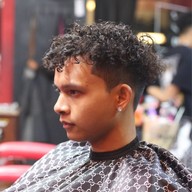 ร้านตัดผมนอกสถานที่ TWOBOX HAIRSTUDIO Delivery  ตลาดนกฮูก