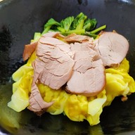 เมนูของร้าน หมูกรอบซอย 5