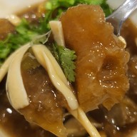 เมนูของร้าน หูฉลามน้ำแดงบรั่นดี น้องนิว เยาวราช