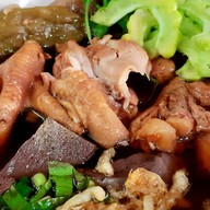 สบายสบาย ข้าวหน้าไก่ตุ๋น