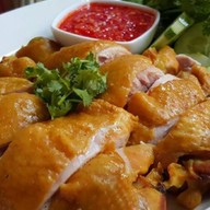ไก่ต้มน้ำปลาเฮียเดโช